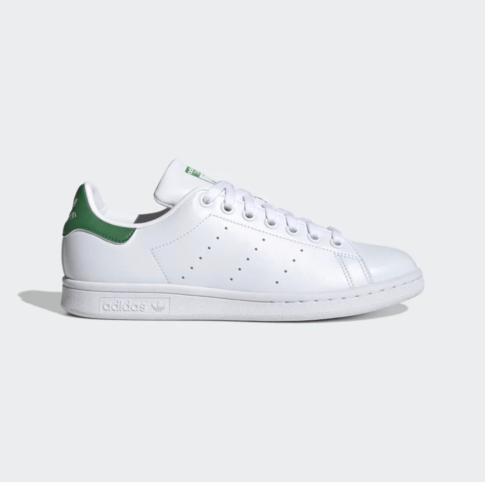 Women’s Stan Smith Green & White Sneakers (7.5 fits like an 8)